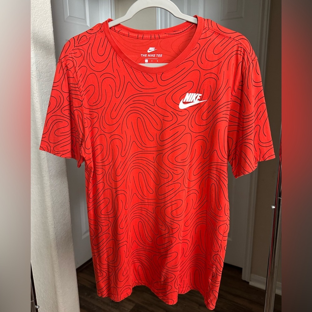Nike Short Sleeve Tee with Swirl Design